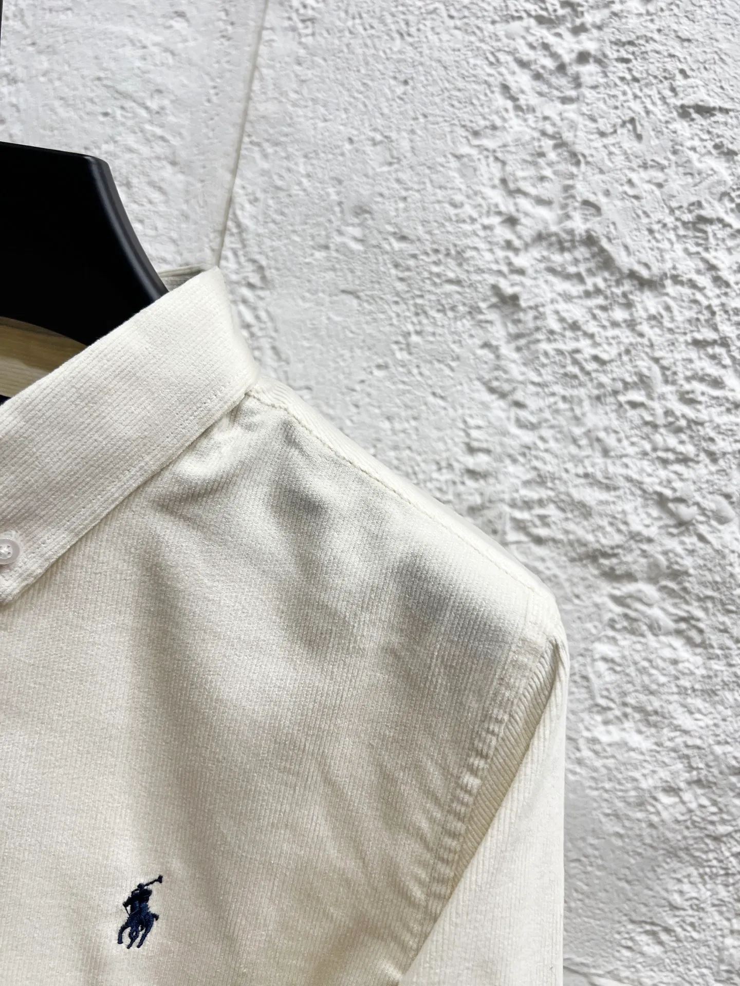 P230 Style number: T59 pure cotton corduroy shirt, black, navy, white, khaki, four colors Size: M (110-125 pounds) L (125-140 pounds) XL (140-155 pounds) 2XL (155-170 pounds) Color: white